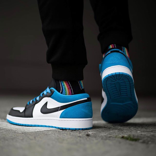 【販売リンクあり】4/1発売 NIKE AIR JORDAN 1 LOW "BLACK/BLACK-LASER-BLUE-WHITE" 抽選/定価/販売店舗まとめ 2枚目