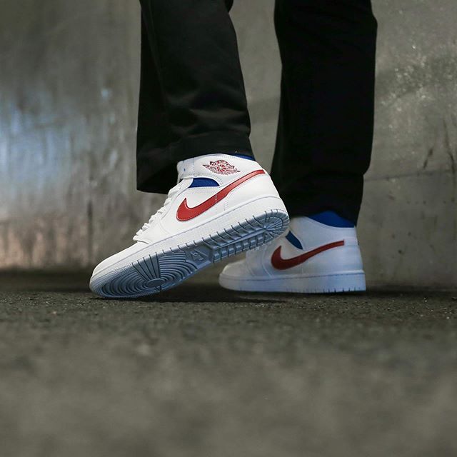 【販売リンクあり】4/26発売 NIKE WMNS AIR JORDAN 1 MID "WHITE/UNIVERSITY RED-GAME ROYAL" 抽選/定価/販売店舗まとめ 2枚目