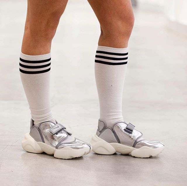 【販売リンクあり】4/24発売 NIKE WMNS METALLIC COLLECTION 4 TYEPS 抽選/定価/販売店舗まとめ 3枚目