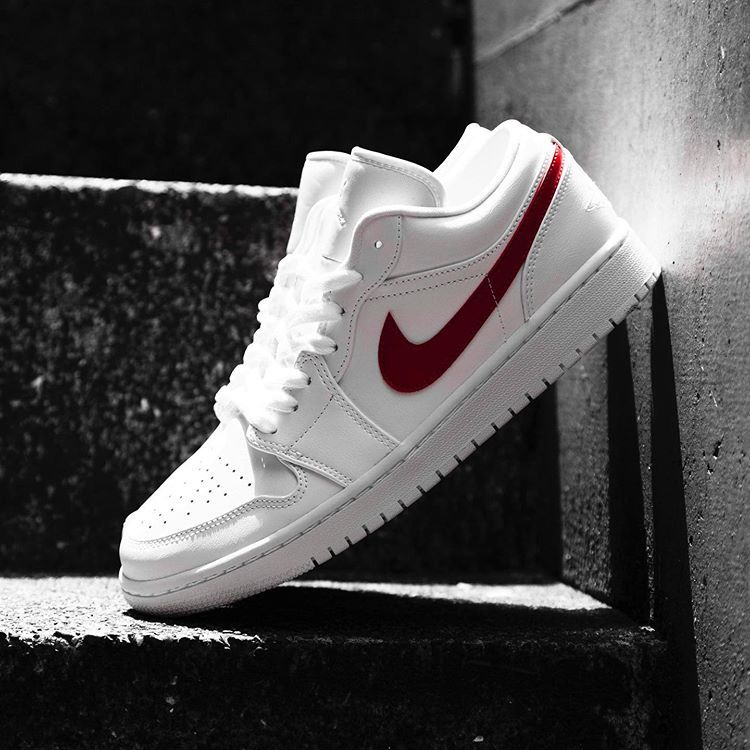 【販売リンクあり】5/3発売 NIKE WMNS AIR JORDAN 1 LOW "WHITE/UNIVERSITY RED" 抽選/定価/販売店舗まとめ 2枚目