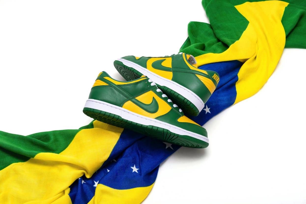 【スニダンで取扱中】NIKE DUNK LOW SP BRAZIL "VARSITY MAIZE/PINE GREEN-WHITE" 抽選/定価/販売店舗あり