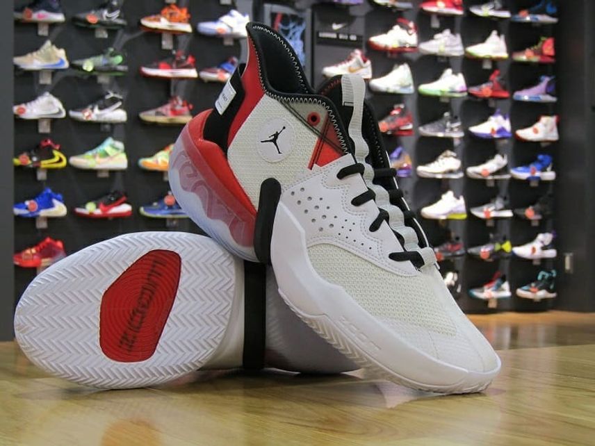 【販売リンクあり】7/4発売 NIKE JORDAN REACT ELEVATION "WHITE/UNIVERSITY RED" 抽選/定価/販売店舗まとめ
