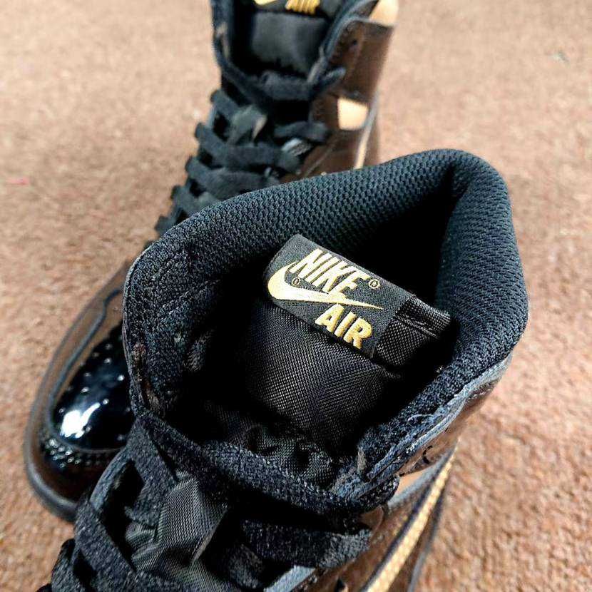【スニダンで購入可】NIKE AIR JORDAN1 HIGH OG "BLACK/BLACK-METALLIC-GOLD" 抽選/定価/販売店舗まとめ 27枚目