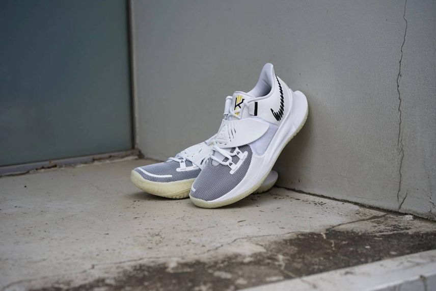 【販売リンクあり】NIKE KYRIE LOW 3 "WHITE/BLACK" 抽選/定価/販売店舗まとめ