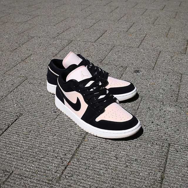 【スニダンで購入可】NIKE WMNS AIR JORDAN 1 LOW  "BLACK/GUAVA" 抽選/定価/販売店舗まとめ 1枚目