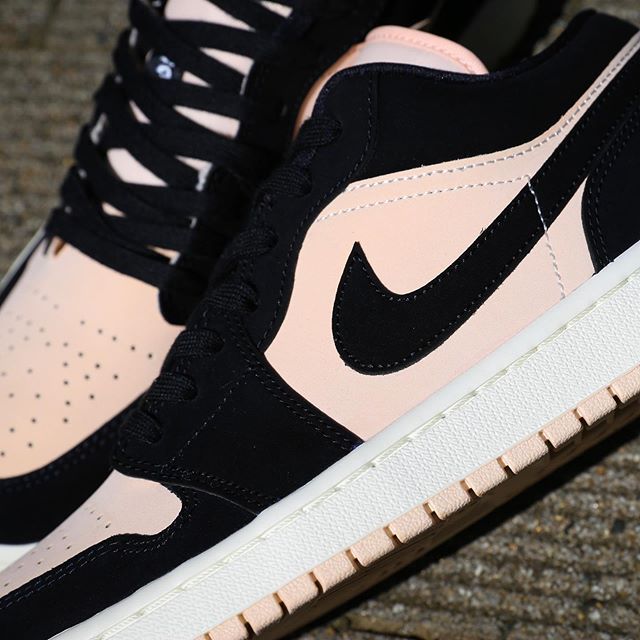 【スニダンで購入可】NIKE WMNS AIR JORDAN 1 LOW  "BLACK/GUAVA" 抽選/定価/販売店舗まとめ 3枚目