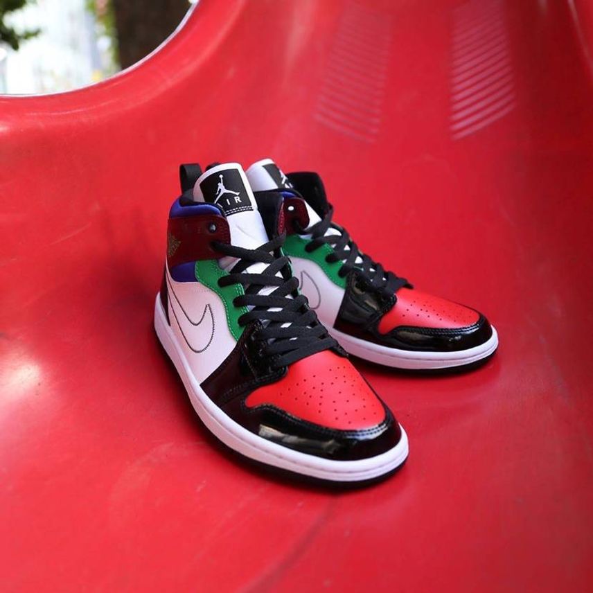 【スニダンで購入可】 NIKE WMNS AIR JORDAN 1 MID SE "MULTI COLOR" 抽選/定価/販売店舗まとめ