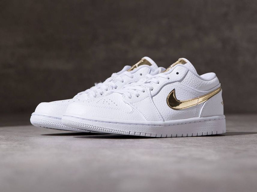 NIKE Women's AIR JORDAN 1 LOW SE NIKE Women's AIR JORDAN 1 LOW SE