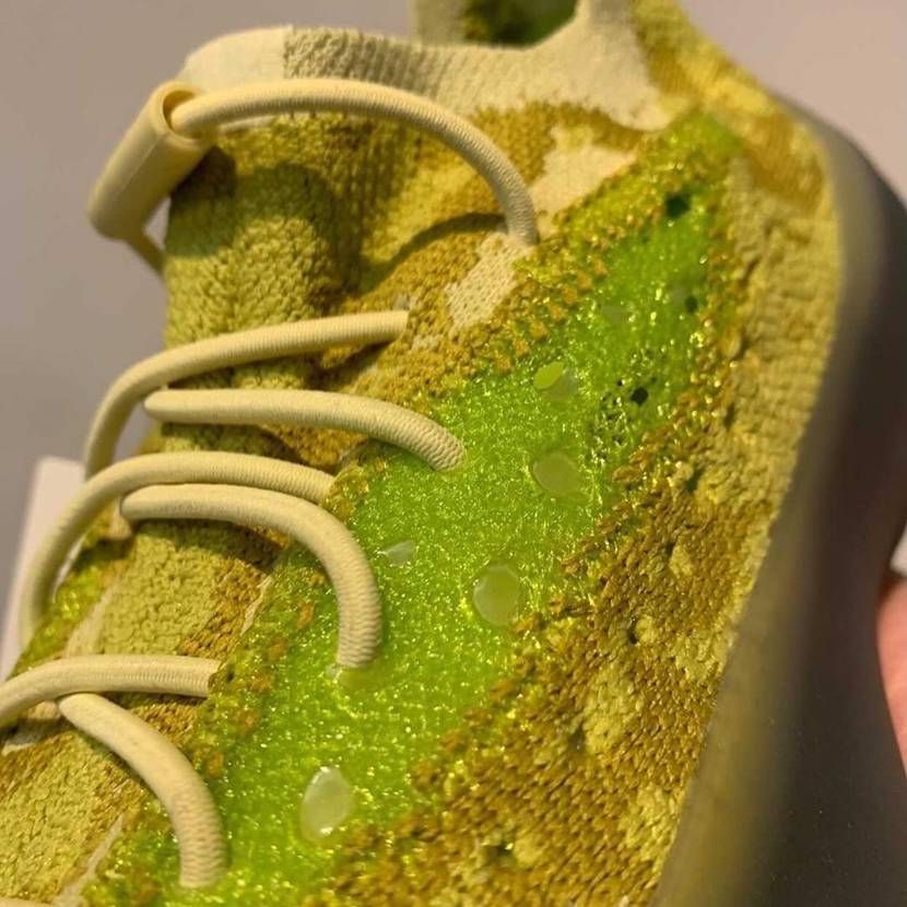 【スニダンで購入可】ADIDAS YEEZY BOOST 380 HYLITE GLOW & CALCITE GLOW 抽選/定価/販売店舗まとめ 4枚目