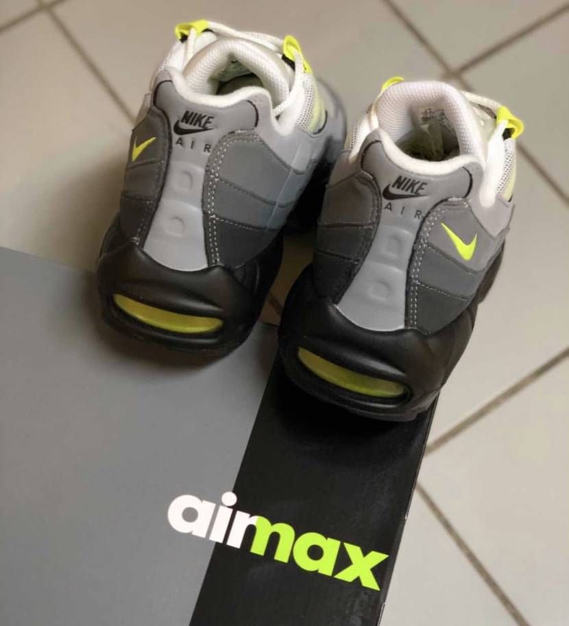 【スニダンで購入可】NIKE AIR MAX 95 OG "NEON YELLOW" 2020(ネオンイエロー/イエローグラデ) 抽選/定価/販売店舗まとめ 17枚目