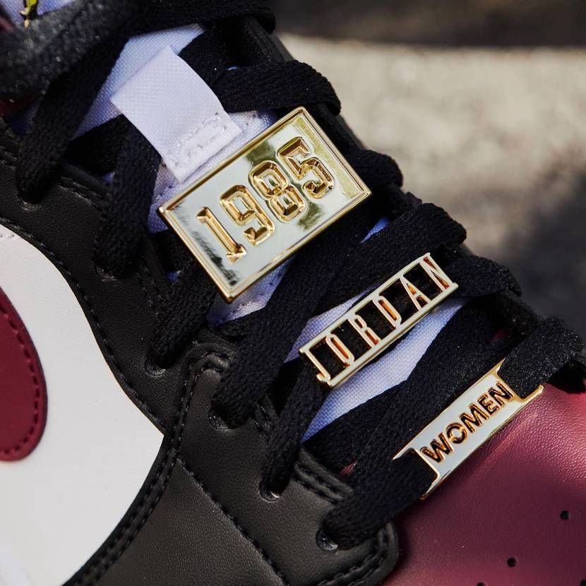 【スニダンで購入可】NIKE WMNS AIR JORDAN 1 "DARK BEETROOT" 2TYPES 抽選/定価/販売店舗まとめ 3枚目