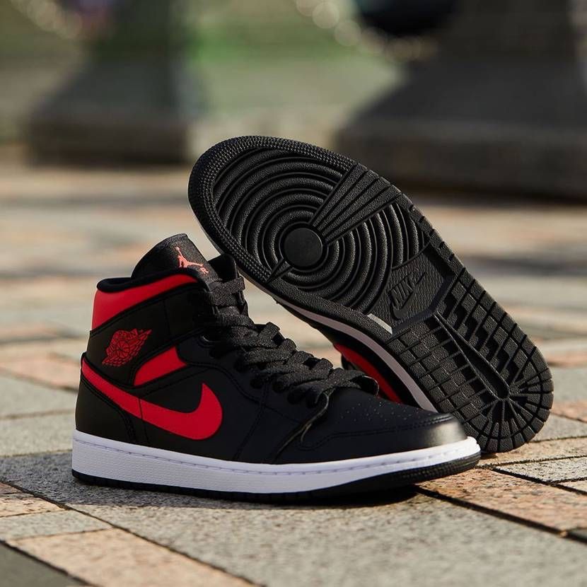 【スニダンで購入可】NIKE WMNS AIR JORDAN 1 "BLACK/SIREN RED/WHITE" 2TYPE 抽選/定価/販売店舗まとめ 2枚目