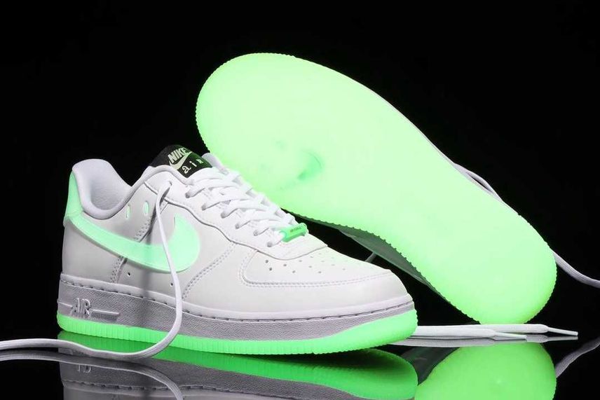 【スニダンで購入可】NIKE WMNS AIR FORCE 1 '07 LX 2COLORS 定価/販売店舗まとめ