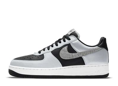 スニダンで購入可】NIKE AIR FORCE 1