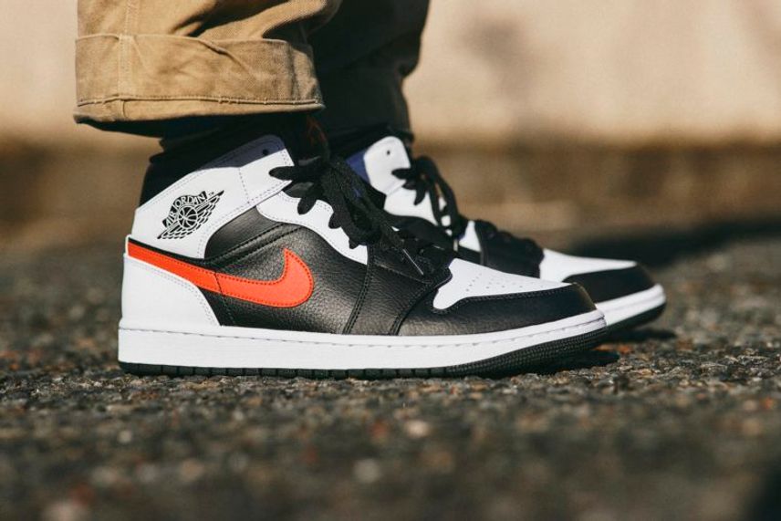 Nike FB7818-100 ビーチサンダル ホワイト/ブラック/レッド NIKE AIR JORDAN 1 MID