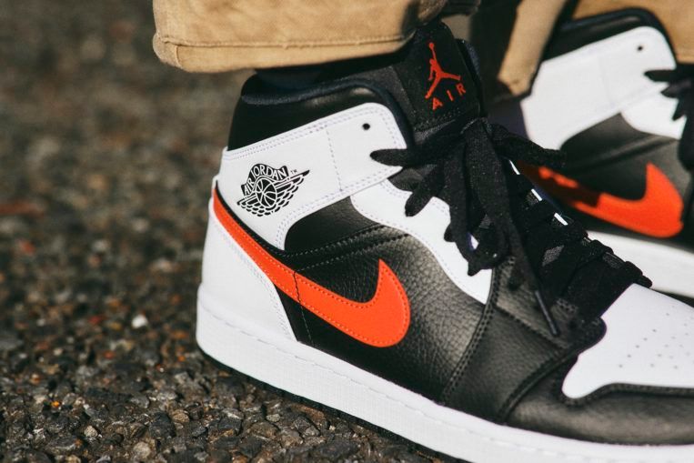 【スニダンで購入可】NIKE AIR JORDAN 1 MID "BLACK/CHILE RED/WHITE" 抽選/定価/販売店舗まとめ 2枚目