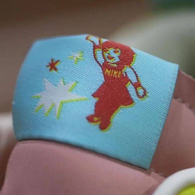 【スニダンで購入可】NIKE WMNS DUNK LOW DISRUPT "FIRECRACKER" (CHINESE NEW YEAR) 抽選/定価/販売店舗まとめ 4枚目