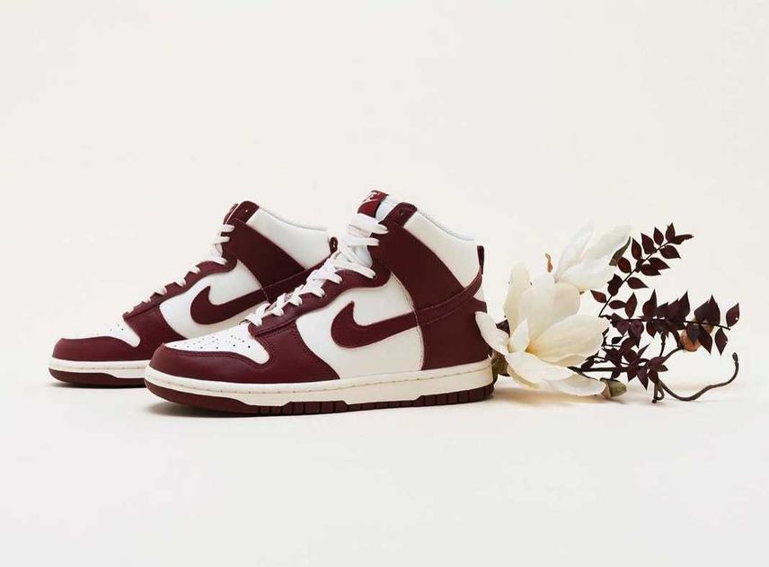 NIKE Women's DUNK HIGH NIKE Women's DUNK HIGH