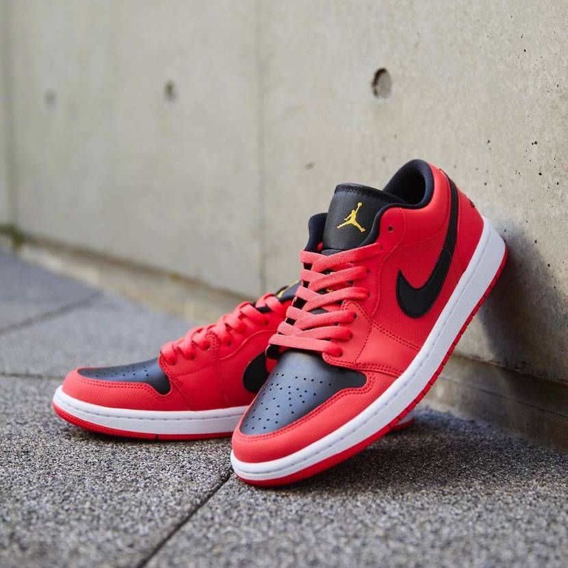 【スニダンで購入可】NIKE WMNS AIR JORDAN 1 LOW "SIREN RED/BLACK/GOLD" 抽選/定価/販売店舗まとめ 2枚目