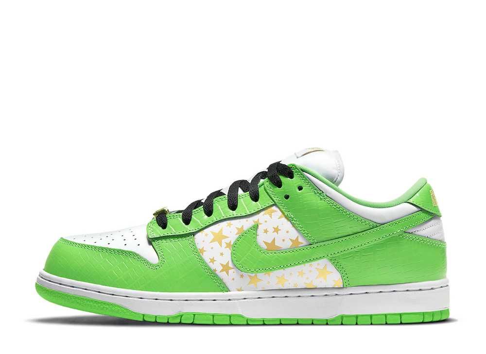 Supreme × Nike SB Dunk Low OG QS Gold Stars Supreme × Nike SB Dunk Low OG QS Gold Stars