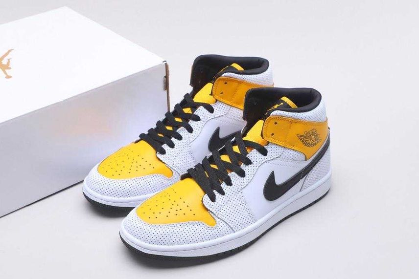 【スニダンで購入可】NIKE WMNS AIR JORDAN 1 MID "WHITE/BLACK/GOLD" 抽選/定価/販売店舗まとめ