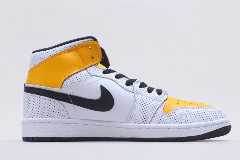 【スニダンで購入可】NIKE WMNS AIR JORDAN 1 MID "WHITE/BLACK/GOLD" 抽選/定価/販売店舗まとめ 3枚目