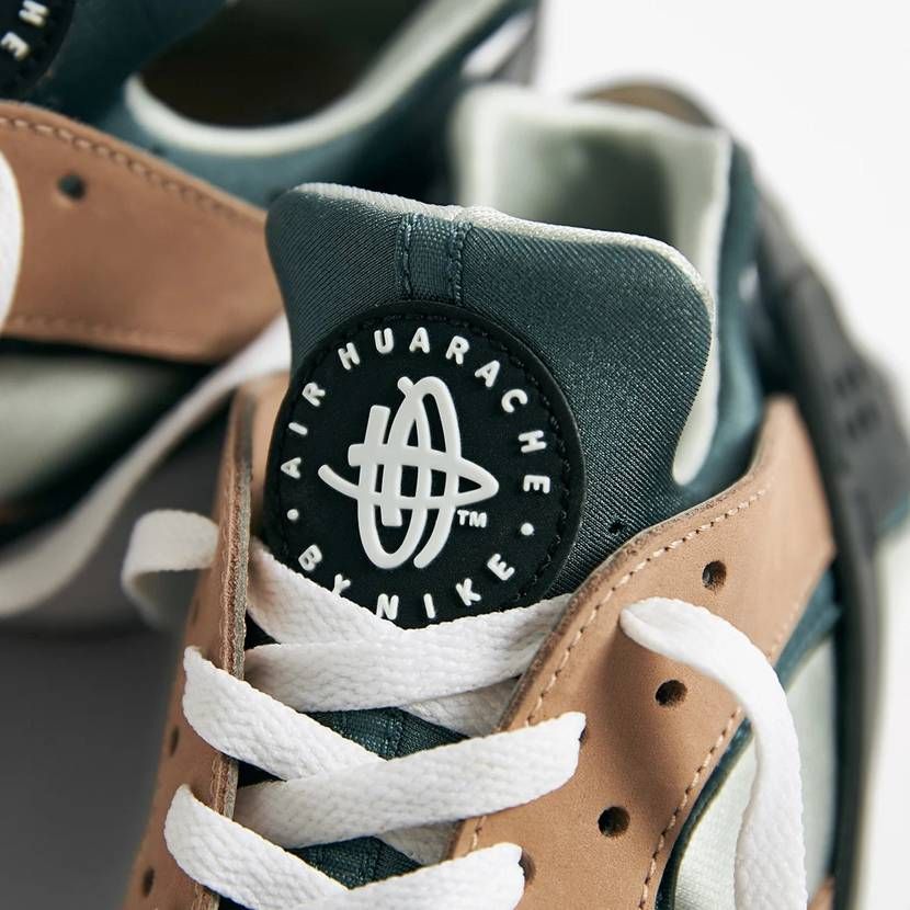 【スニダンで購入可】4/16発売 NIKE AIR HUARACHE ESCAPE "BISQUE/STORM GREY"抽選/定価/販売店舗まとめ 5枚目