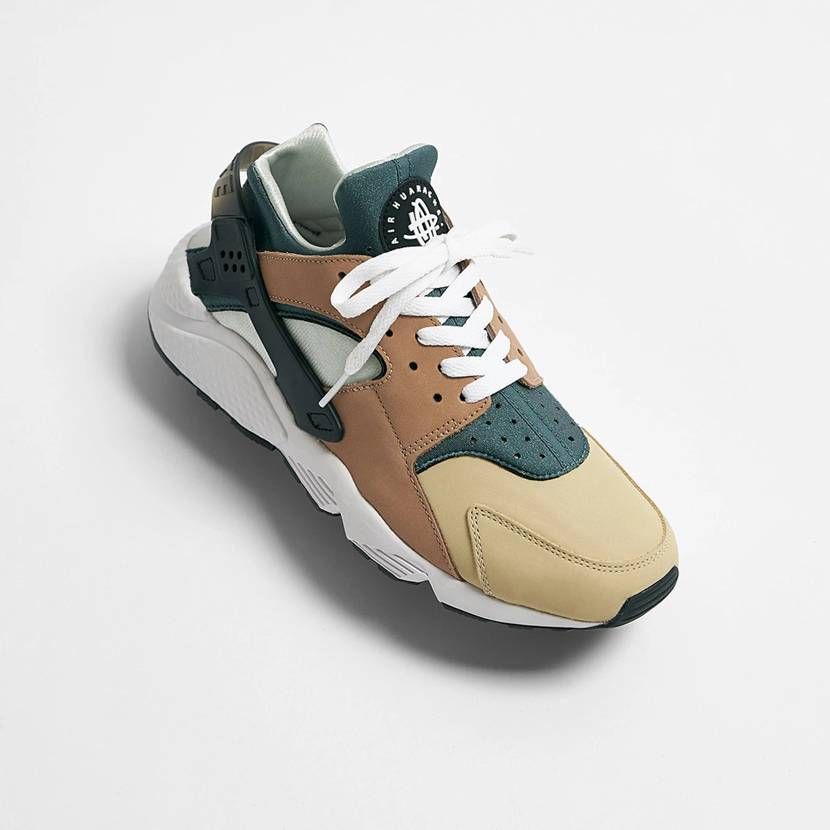 【スニダンで購入可】4/16発売 NIKE AIR HUARACHE ESCAPE "BISQUE/STORM GREY"抽選/定価/販売店舗まとめ 3枚目