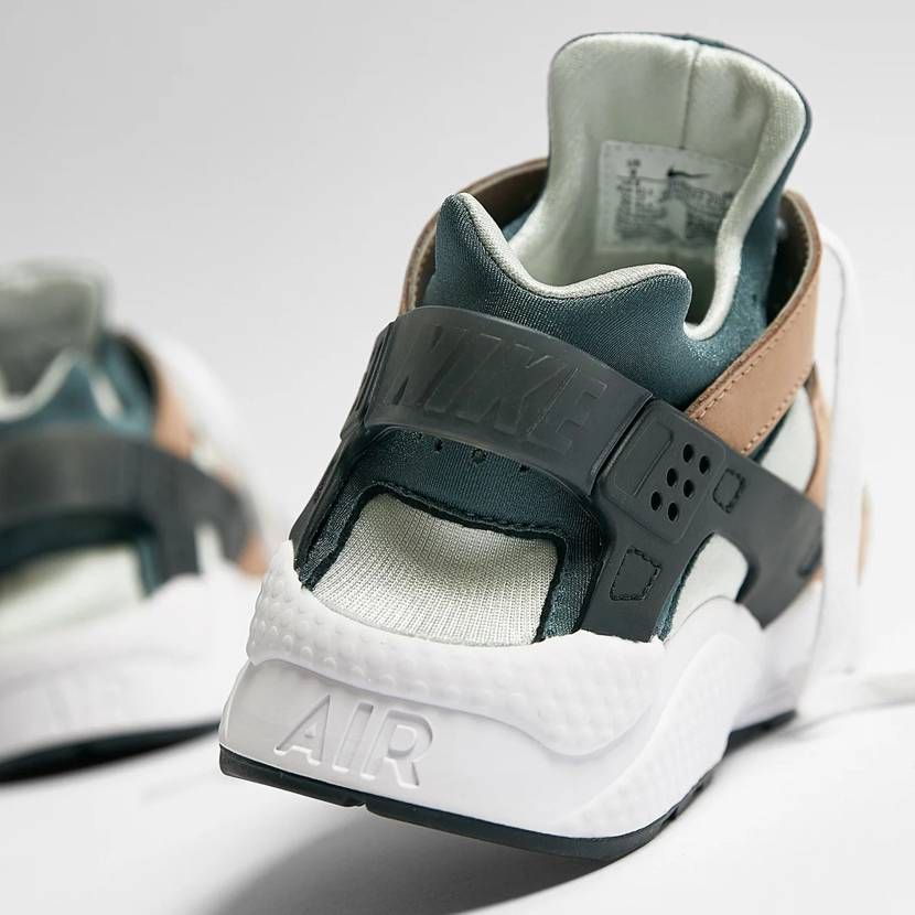 【スニダンで購入可】4/16発売 NIKE AIR HUARACHE ESCAPE "BISQUE/STORM GREY"抽選/定価/販売店舗まとめ 6枚目