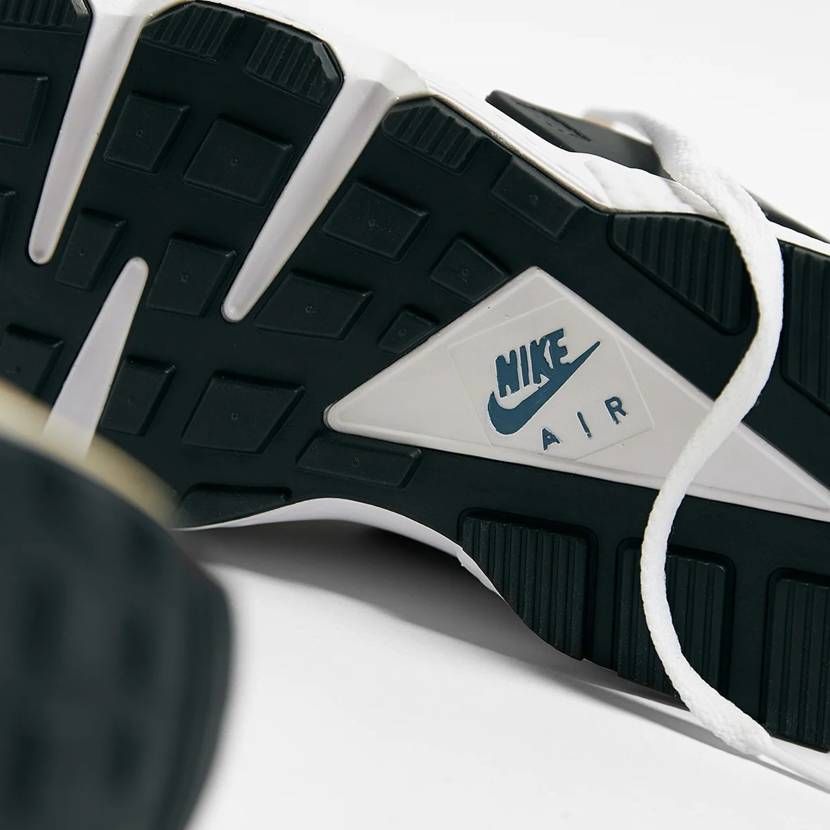 【スニダンで購入可】4/16発売 NIKE AIR HUARACHE ESCAPE "BISQUE/STORM GREY"抽選/定価/販売店舗まとめ 7枚目