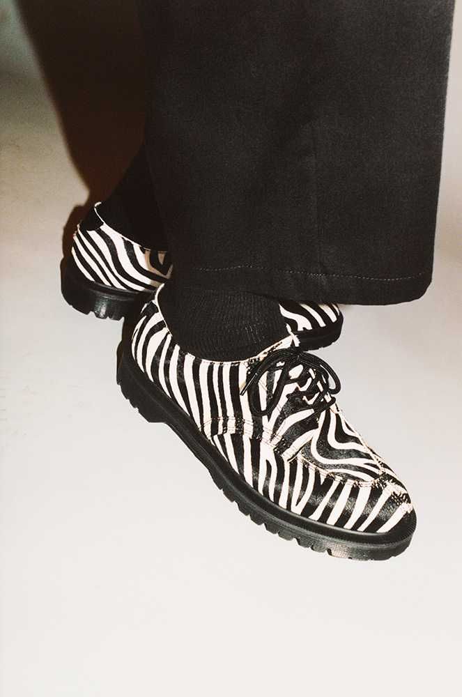 【スニダンで購入可】SUPREME × DR. MARTENS SPLIT TOE 5-EYE SHOE 抽選/定価/発売店舗まとめ   5枚目