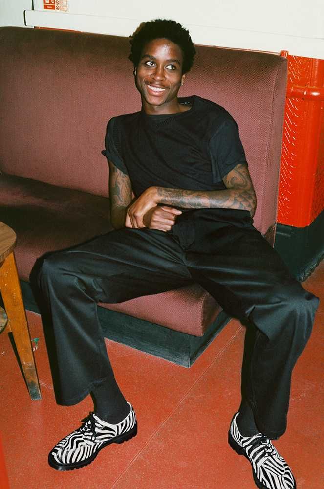 【スニダンで購入可】SUPREME × DR. MARTENS SPLIT TOE 5-EYE SHOE 抽選/定価/発売店舗まとめ   2枚目