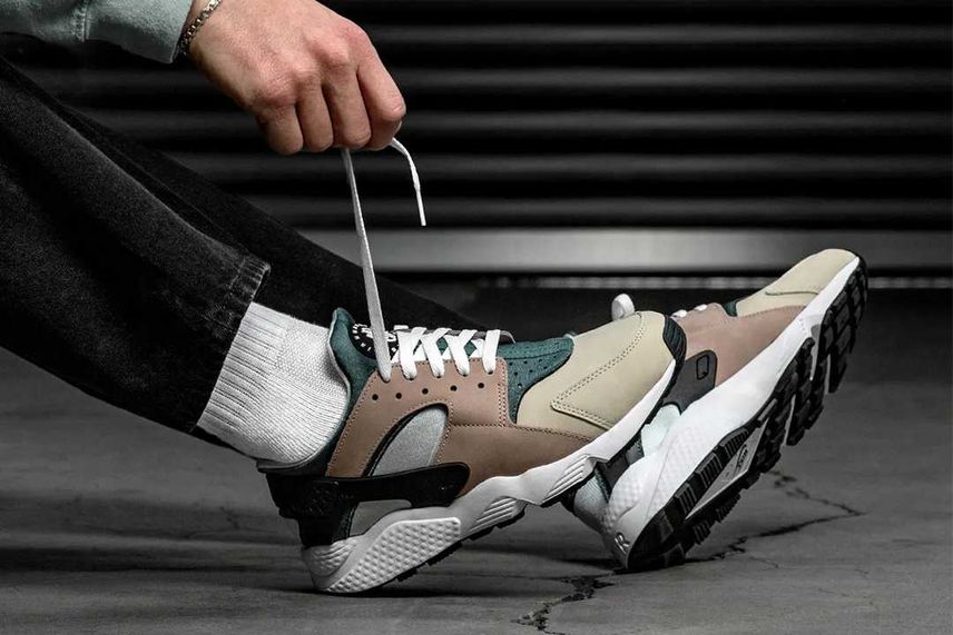 【スニダンで購入可】4/16発売 NIKE AIR HUARACHE ESCAPE "BISQUE/STORM GREY"抽選/定価/販売店舗まとめ
