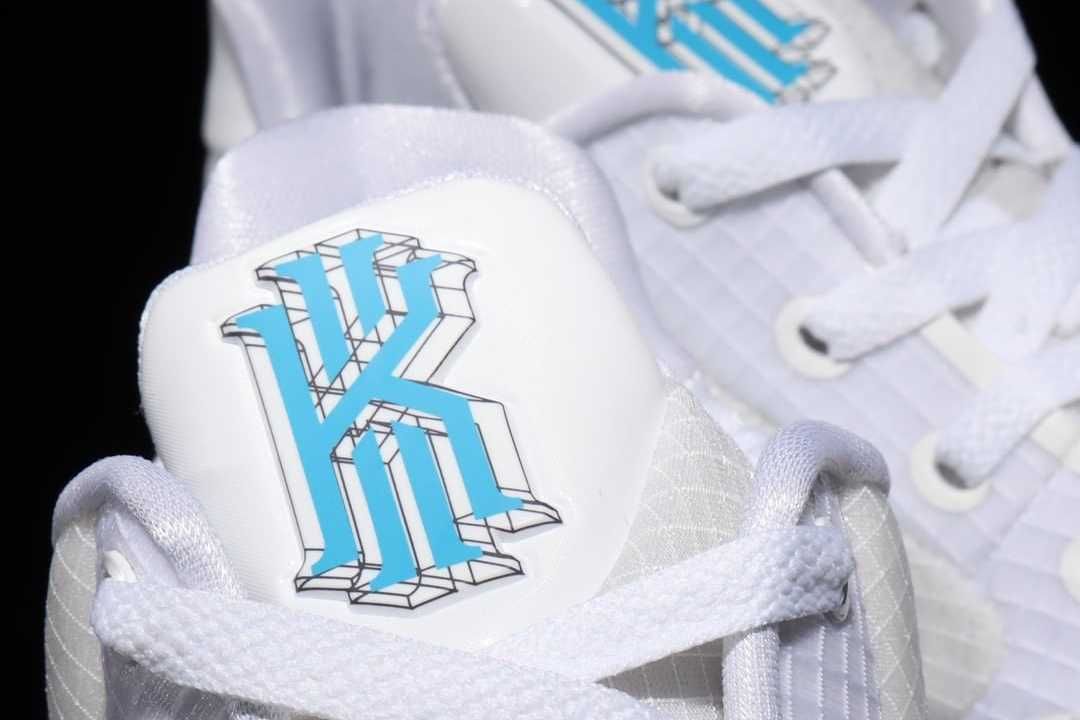 【スニダンで購入可】5/11発売NIKE KYRIE LOW 4 "WHITE/LASER BLUE/DARK RAISIN" 抽選/定価/販売店舗まとめ 2枚目