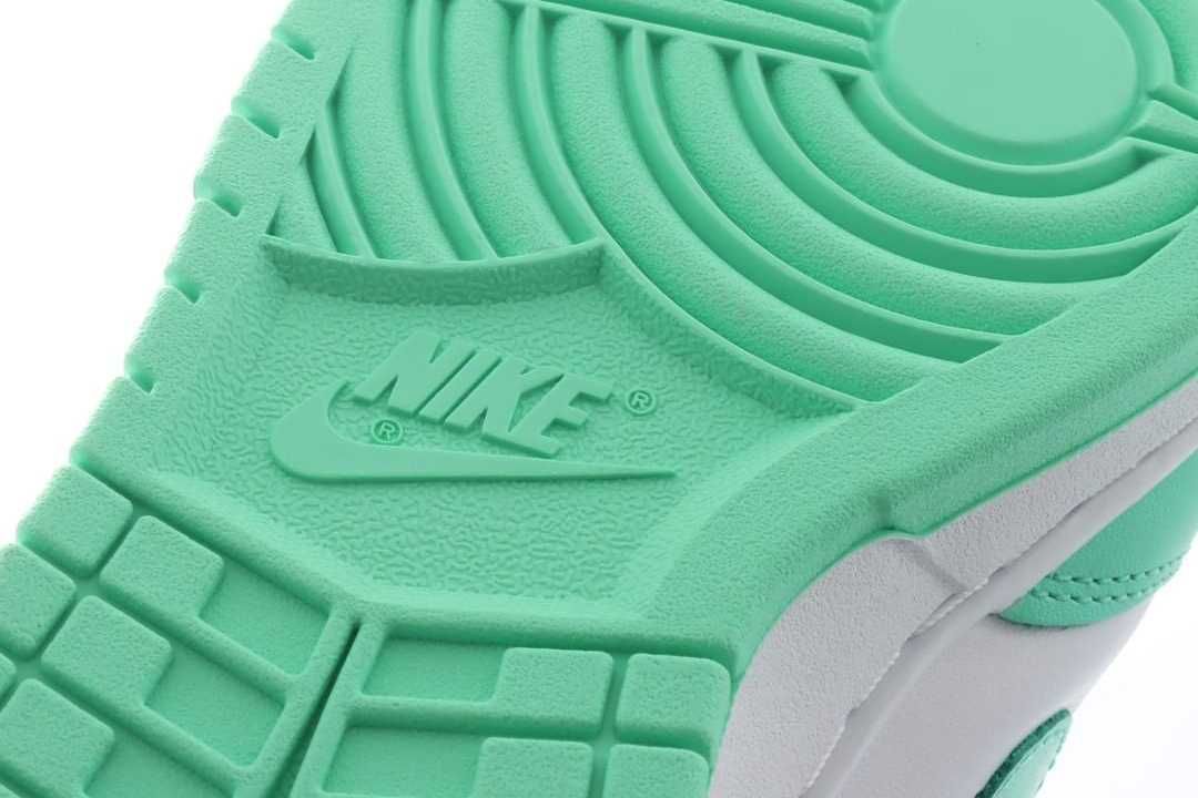 【スニダンで購入可】5/8・5/10発売 NIKE WMNS DUNK LOW "GREEN GLOW" 抽選/定価/販売店舗まとめ 4枚目