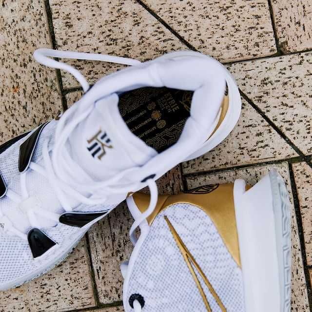 【スニダンで購入可】6/4発売 NIKE KYRIE 7 "METALLIC GOLD" 抽選/定価/販売店舗まとめ 2枚目