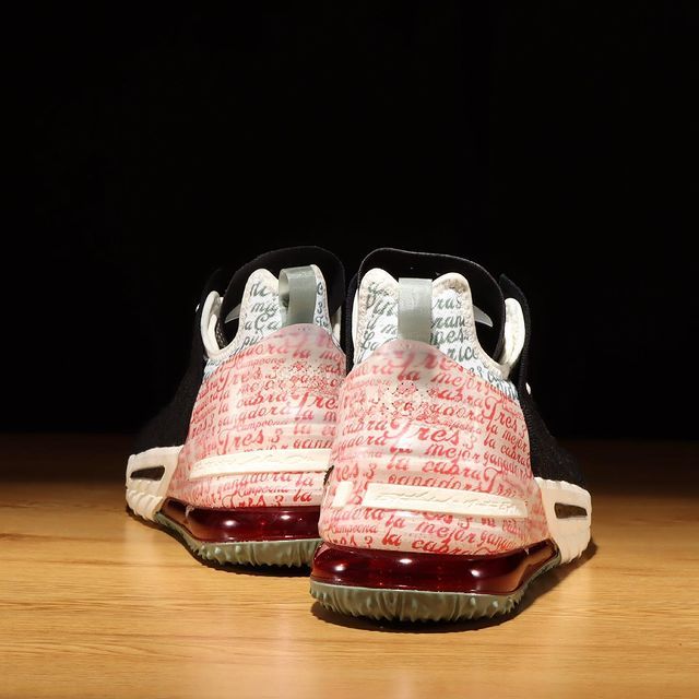 【スニダンで購入可】6/11発売 NIKE LEBRON 18 "BLACK / UNIVERSITY RED" 抽選/定価/販売店舗まとめ 4枚目