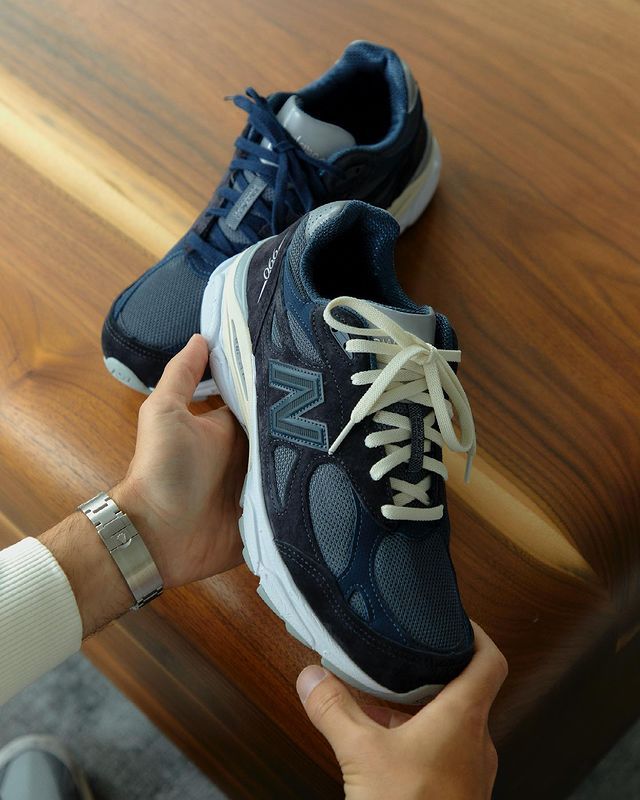 【スニダンで購入可】6/8発売 KITH RONNIE FIEG × NEW BALANCE M990V3 "GENESIS/NAVY" 抽選/定価/販売店舗まとめ 10枚目