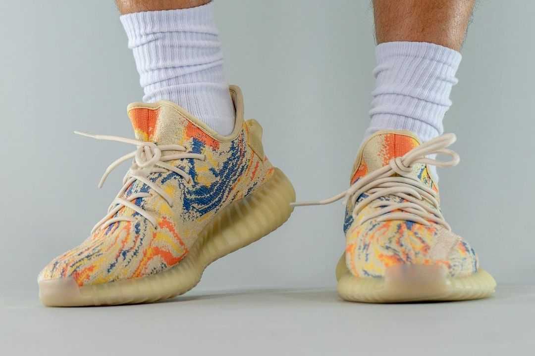 adidasイージーブースト350v2 オレンジ　オフホワイト　シュプリーム