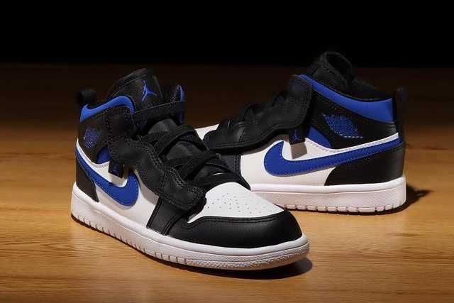 【スニダンで購入可】7/19発売 NIKE AIR JORDAN 1 MID "ROYAL" 抽選/定価/販売店舗まとめ 4枚目