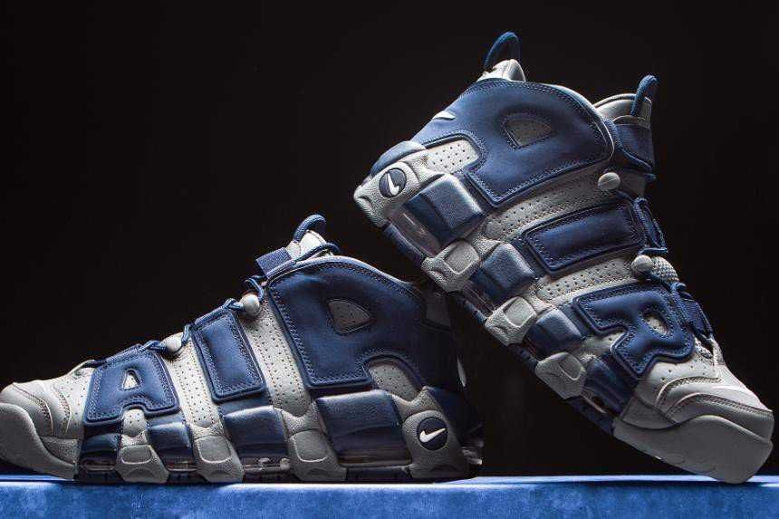 【販売リンクあり】8/1発売 NIKE AIR MORE UPTEMPO HOYAS COOL GREY / MIDNIGHT NAVY