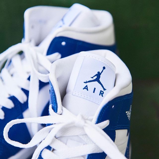 【スニダンで購入可】10/10発売 Nike WMNS Air Jordan 1 Mid "Kentucky Blue" 抽選/定価/販売店舗まとめ 4枚目