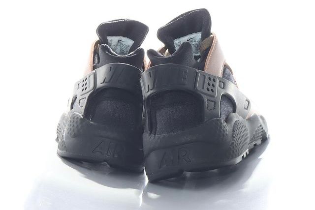 【スニダンで購入可】9/10発売 NIKE AIR HUARACHE LE "TOADSTOOL" 抽選/定価/販売店舗まとめ 3枚目