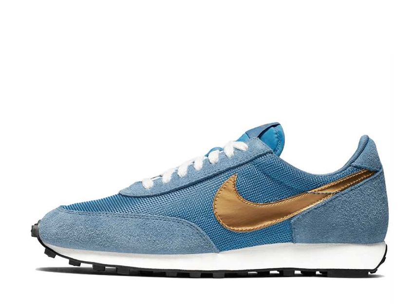 ナイキ デイブレイク "メタリックゴールド"