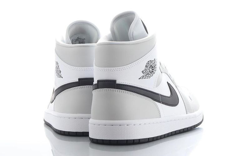 【スニダンで購入可】9/18・10/1発売  Nike Wmns Air Jordan 1 Mid "Grey Fog/White/Black" 抽選/定価/販売店舗まとめ 3枚目