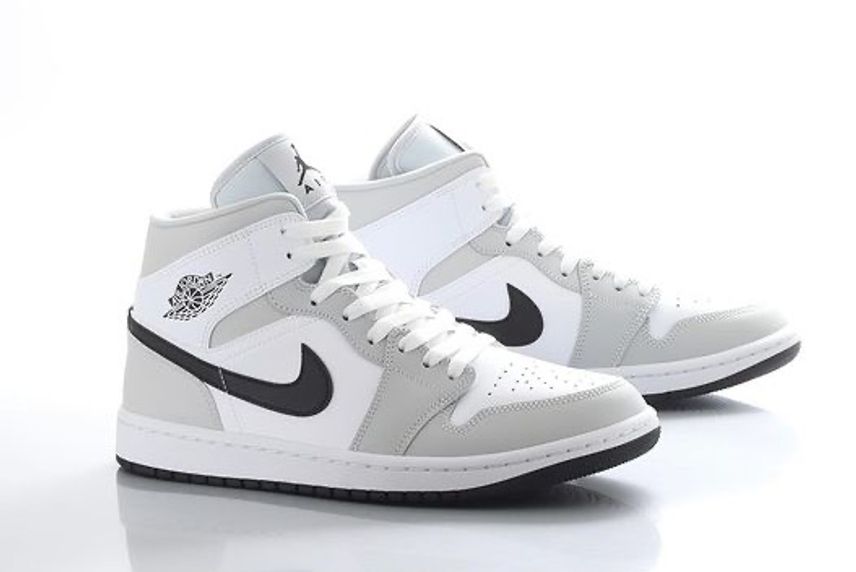 Nike Wmns Air Jordan 1 Mid "Grey Fog/White/Black"の新品/中古フリマ