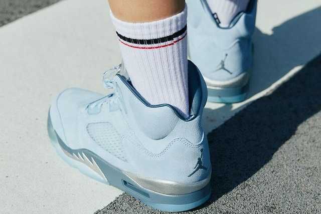 【スニダンで購入可】10/7発売 Nike WMNS Air Jordan 5 Retro "Blue Bird" 抽選/定価/販売店舗まとめ 2枚目