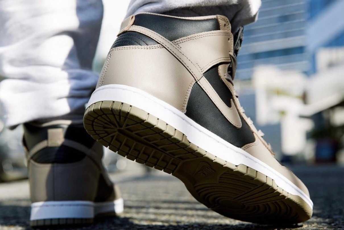 【スニダンで購入可】11/13・11/16・11/18発売 Nike WMNS Dunk High "Moon Fossil" 抽選/定価/販売店舗まとめ 3枚目