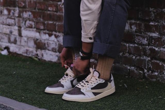 【スニダンで購入可】7/21発売 Travis Scott × Nike Air Jordan 1 Low "Reverse Mocha/Sail and Ridgerock" 抽選/定価/販売店舗まとめ 21枚目