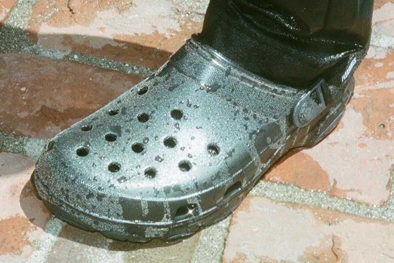 【販売リンクあり】海外11/16発売 Pleasures × Crocs 2type 抽選/定価/販売店舗まとめ 2枚目